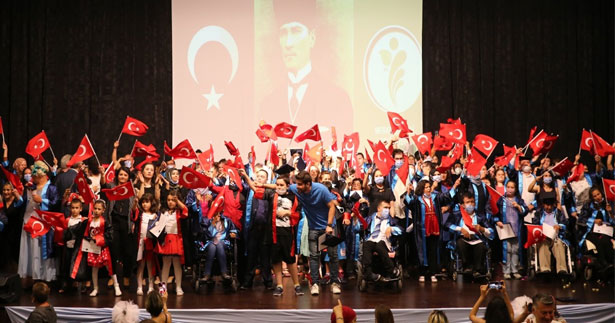 Merkezefendi Belediyesi Engelsiz Yaşam Akademisi’nde mezuniyet sevinci