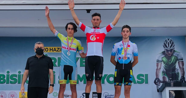 Denizlili pedallar kürsü gördü