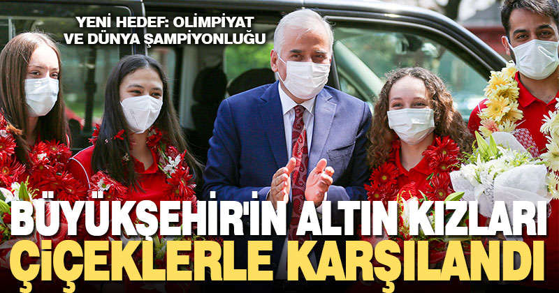 Büyükşehir’in altın kızları çiçeklerle karşılandı
