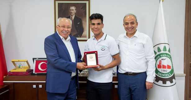 Uslu’dan DOSTEK’in başarılı sporcusuna altın