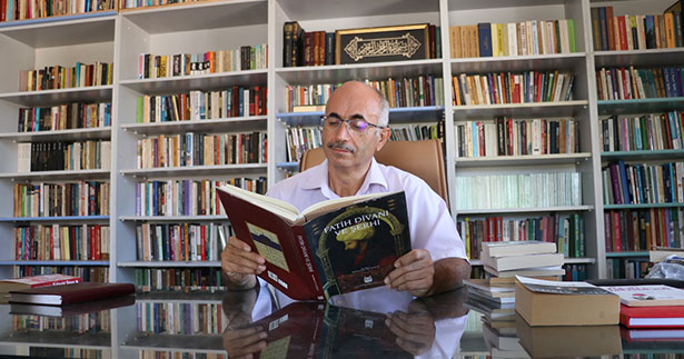 Köyüne yaptırdığı binayı kütüphaneye çevirdi