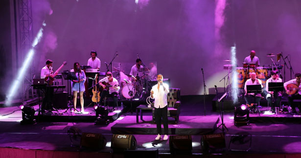 Özel Denizli Cerrahi Hastanesi’nden Tan Taşçı konserine sağlık desteği