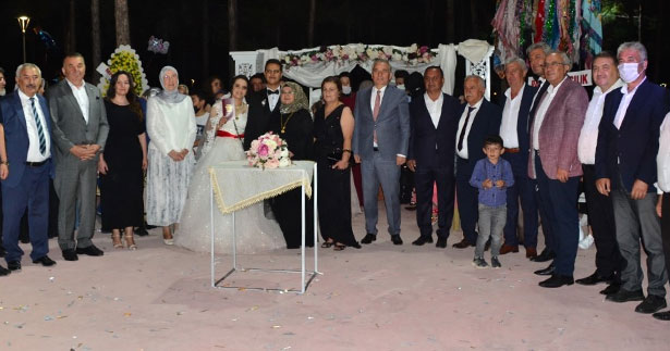 Çal Belediye Başkanı Akcan oğlunu evlendirdi