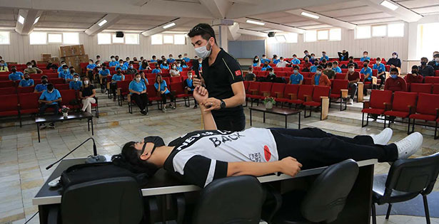 Pamukkale’de öğrencilere ilkyardım semineri