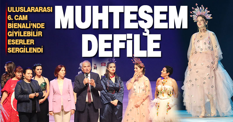 Denizli’deki 6. Uluslararası Denizli Cam Bienali’nde sanatçılar cam eserleri “giyerek” sergiledi