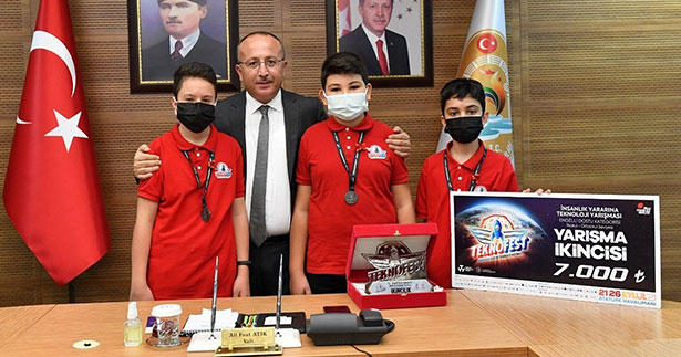 TEKNOFEST’te dereceye giren öğrencilere altın