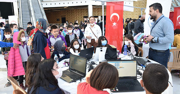 Köklerden Göklere Bilim Şenliği başladı