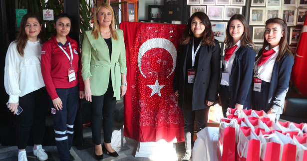 Üniversite öğrencilerine yardım kampanyasında anlamlı destek