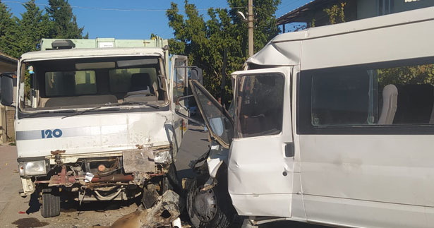 Çivril’de trafik kazası: 2 yaralı