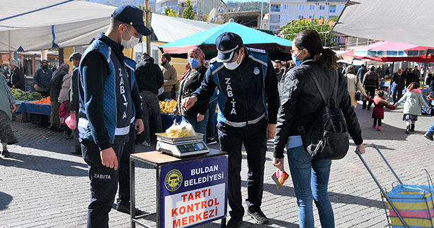 Bulan Belediyesi’nden pazar yerinde tartı hizmeti