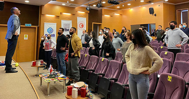 DENİB Akademi’den Beden Dili Eğitimi