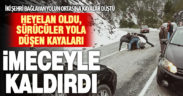 Yola düşen kaya parçasını sürücüler imeceyle kaldırdı