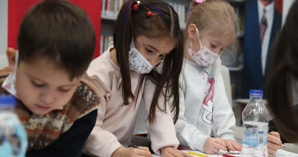 Merkezefendili miniklere ‘Masal Saati’ etkinliği