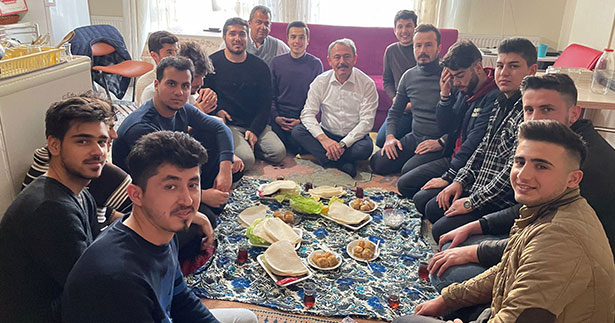 Milletvekili Tin, öğrenci evine misafir oldu