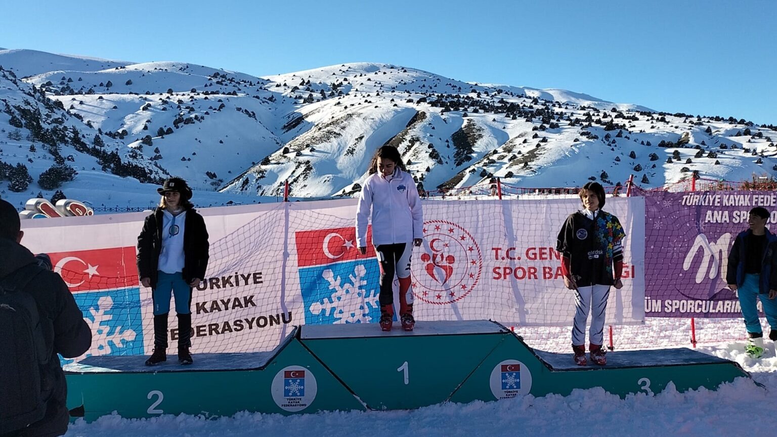U18 VE U14 KAYAK ŞAMPİYONLARI ŞAMPİYON KAYAK AKADEMİ’DEN