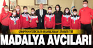 Madalya avcısı genç yüzücüler Başkan Zolan’ı ziyaret etti