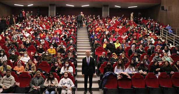 Sarayköy Belediyesi, 8 Mart’ta yüzlerce kadına ulaştı