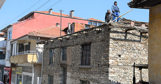 Buldan’da taş ev hayat buluyor