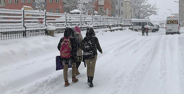 Bazı ilçelerde eğitime kar engeli