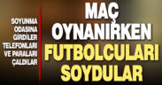 Maç oynanırken soyunma odasına girdiler, futbolcuları soydular