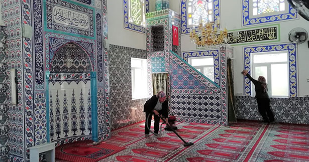 Buldan Belediyesi’nden camilerde Ramazan temizliği