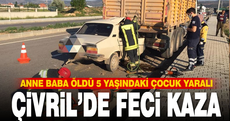 Tıra çarpan otomobildeki çift öldü, 5 yaşındaki çocukları yaralandı