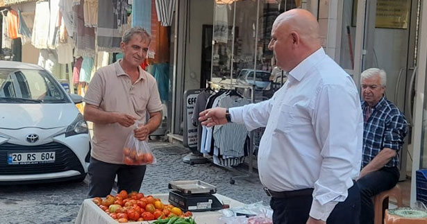 Başkan Şevik, köy pazarını gezdi, alışveriş yaptı