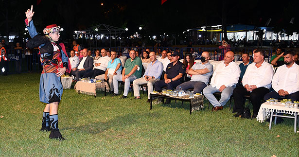Yenicekentli üzüm üreticileri yorgunluk attı