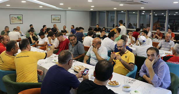 Sarayköyspor yemekte buluştu, moral depoladı
