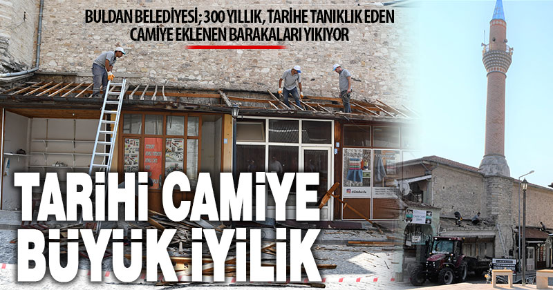 Tarihi camiye kene gibi yapışan barakalar yıkılıyor