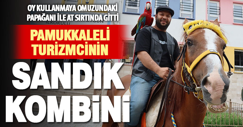 Pamukkaleli turizmci oy kullanmaya omuzundaki papağanı ile at sırtında gitti