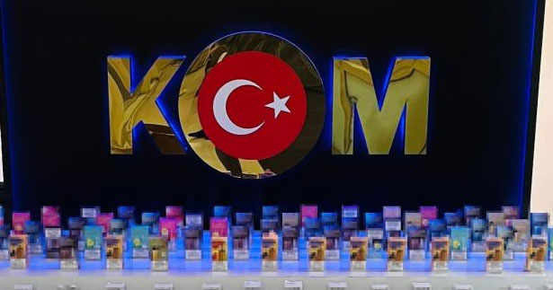 Kaçak elektronik sigaralarla yakalandılar