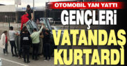 Yan yatan otomobildeki gençleri vatandaşlar kurtardı