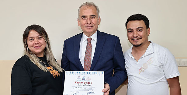 Hamilelik Okulu’nda sertifikalar Başkan Zolan’dan