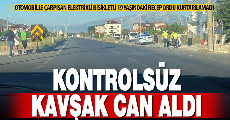 Çardak’ta kontrolsüz kavşakta otomobille elektrikli bisiklet çarpıştı, 19 yaşındaki genç öldü