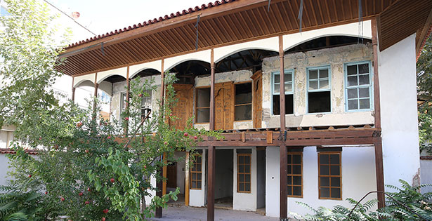 158 yıllık ev restore ediliyor
