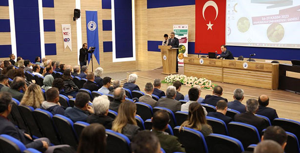 Denizli’de ceviz sempozyumu yapıldı