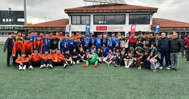 Okullar arası futbol turnuvası bitti