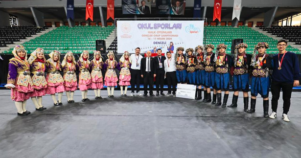 Halk oyunları şöleni Denizli’de başladı