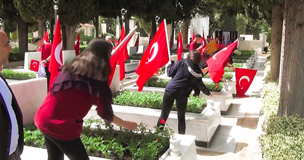 Öğrenciler şehitliği ziyaret etti