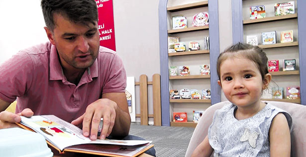 Kütüphanenin bu bölümü çocuklara özel