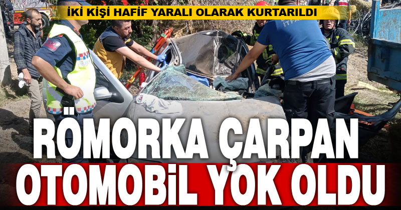 Römorka çarpan otomobil kağıt gibi yırtıldı