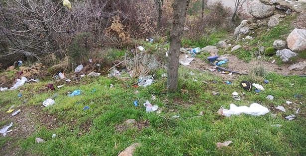 Kaynak suyu çöplüğe döndü