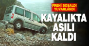 Freni boşalan araç kayalıklarda asılı kaldı