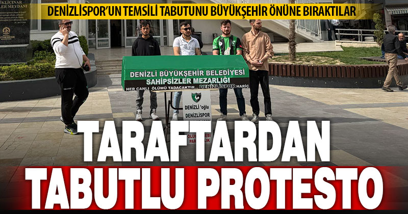 Taraftar Denizlispor’un tabutunu Büyükşehir önüne koydu