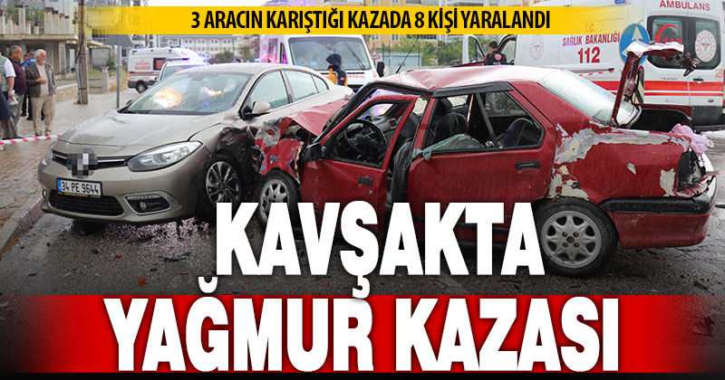 Yağışlı hava ve sürat, kazayı beraberinde getirdi: 1’i ağır 8 yaralı