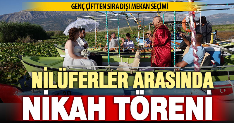Işıklı Gölünde nilüferler arasında nikah töreni