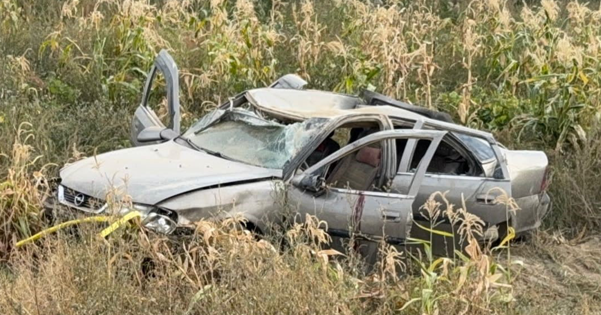 Takla atan otomobilde 2 kişi yaralandı