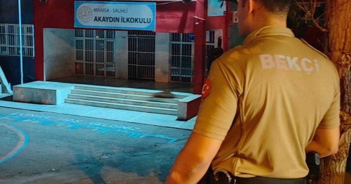 Salihli’de gece bekçileri, öğrencilerin güvenliği için nöbette