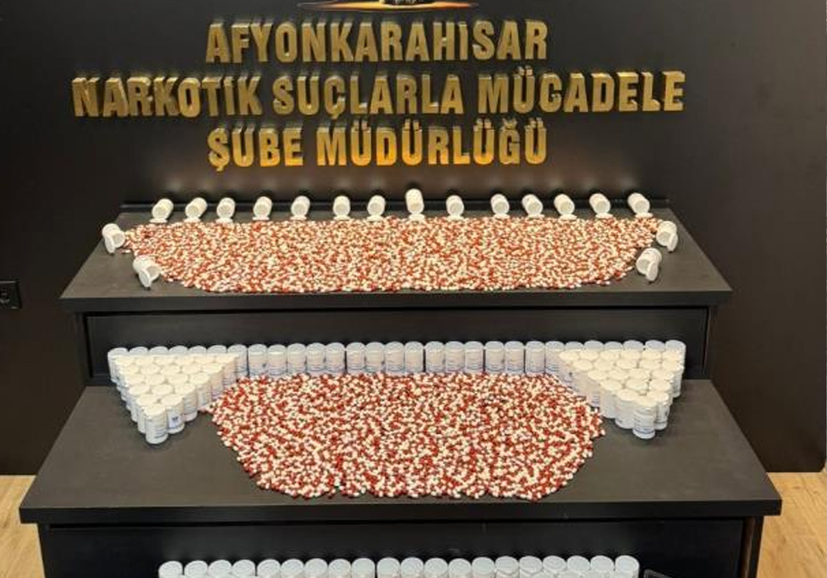 Eve yapılan uyuşturucu baskını polis kamerasında